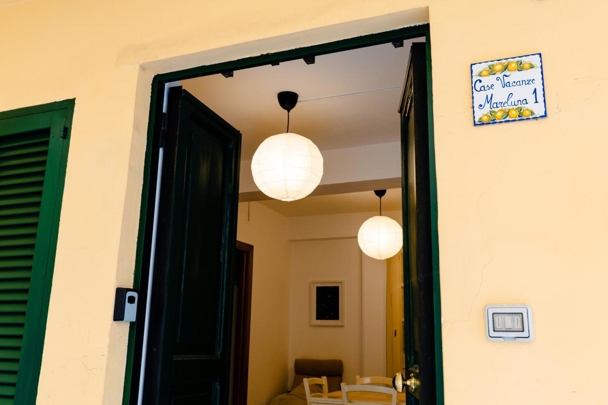 Mare Luna - Appartamento Nel Centro Storico Di Salerno Eksteriør billede